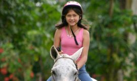 el rodeo horseback child