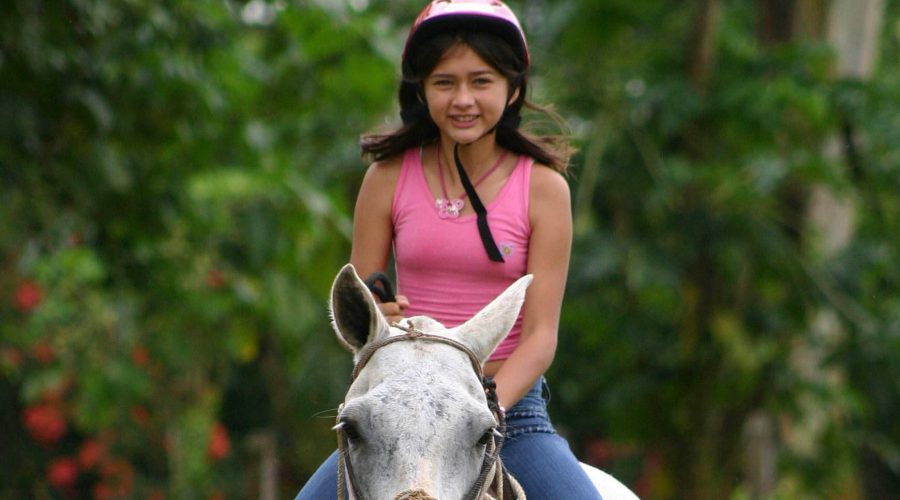 horsebackriding costarica girls
