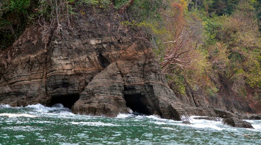 marino ballena national park caves